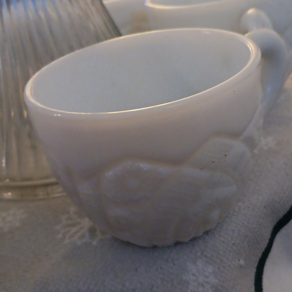 1950s mckee milk glass punch bowl with 10 cups - Picture 3 of 13